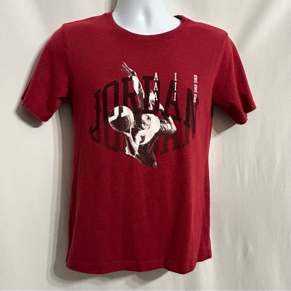 Jordan Air Red T-Shirt Boys Size XL (18/20) Fits like a 16